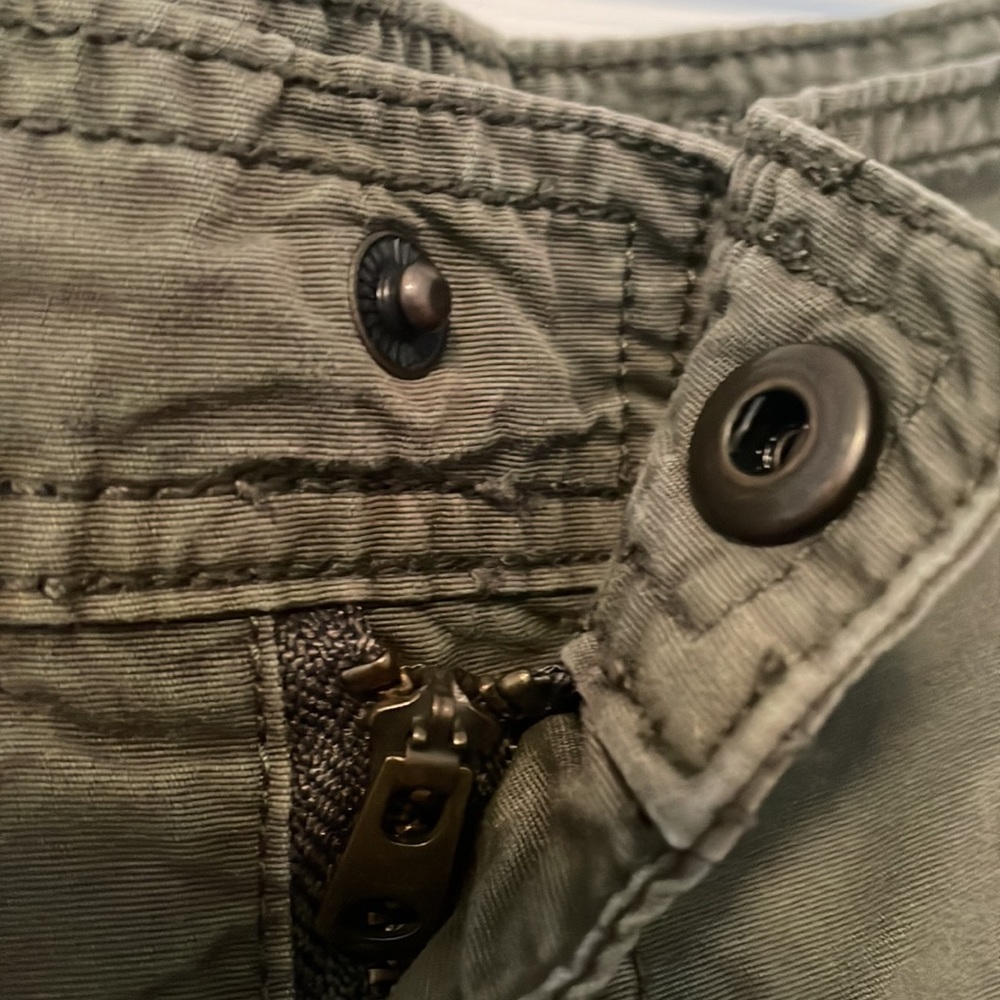 Abercrombie & Fitch cargo army green jeans. Women’s S - Picture 4 of 10